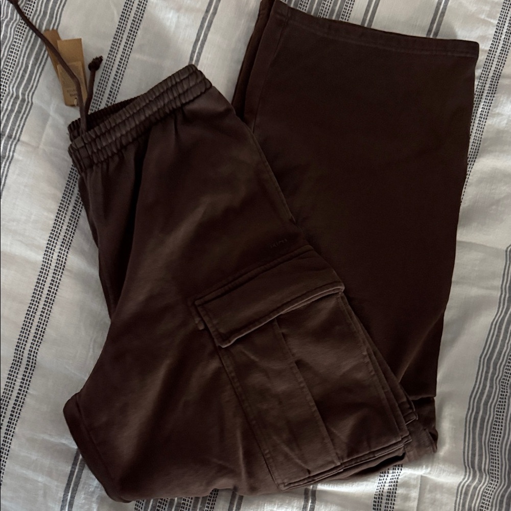 Skims boyfriend fleece cargo pants size small new